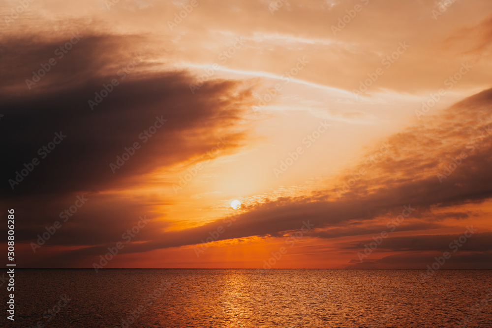 Fototapeta premium Golden sunset over the sea