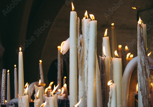 Foto 09/29/2019 - Lourdes, France: big burning candles from prayers for hope