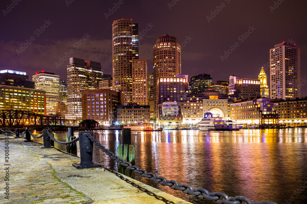 Fototapeta premium Boston Massachusetts skyline at night