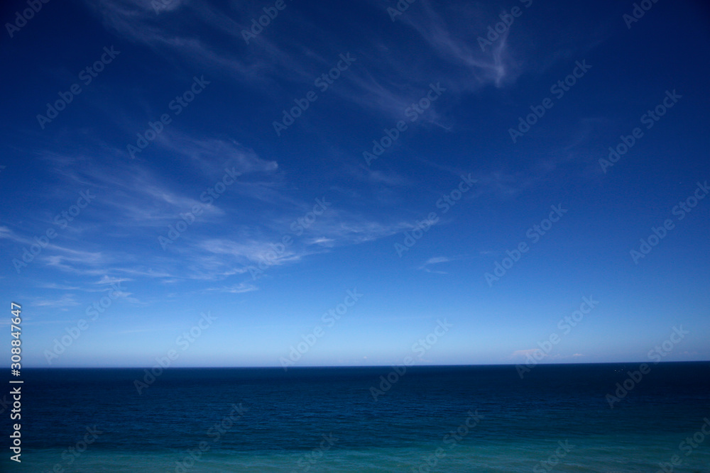 The azure blue ocean is a peaceful and beautiful Pacific sea level