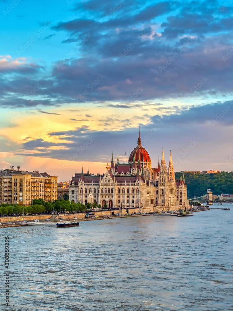 Obraz premium The Hungarian Parliament Building located on the Danube River in Budapest Hungary at sunset.