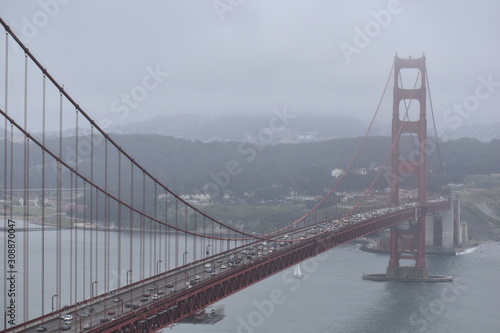 Fototapeta Naklejka Na Ścianę i Meble -  Golden Gate Bridge on a gloomy spring day in San Francisco, California