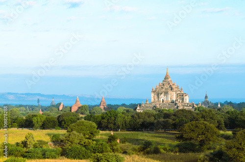  P̣hūmi thạṣ̄n̒ cedīy̒ thī̀ s̄wyngām thī̀ phm̀ā 31/5000 Beautiful pagoda landscape in Myanmar © pairot