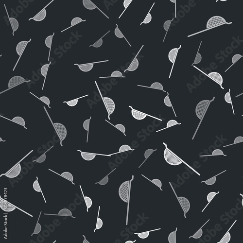 Grey Kitchen colander icon isolated seamless pattern on black background. Cooking utensil. Cutlery sign. Vector Illustration