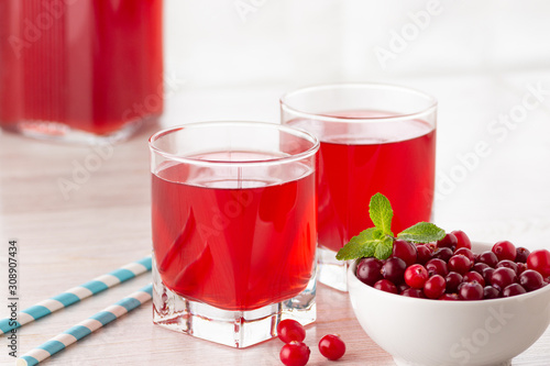 Wallpaper Mural Glass with fresh organic cranberry juice and red cranberries. Torontodigital.ca