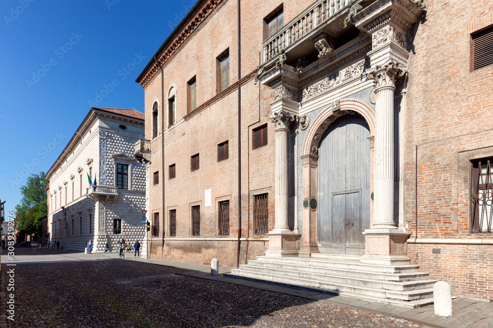 Ferrara, corso Borso D' Este con Palazzo Giulio D'Este e Palazzo Diamanti