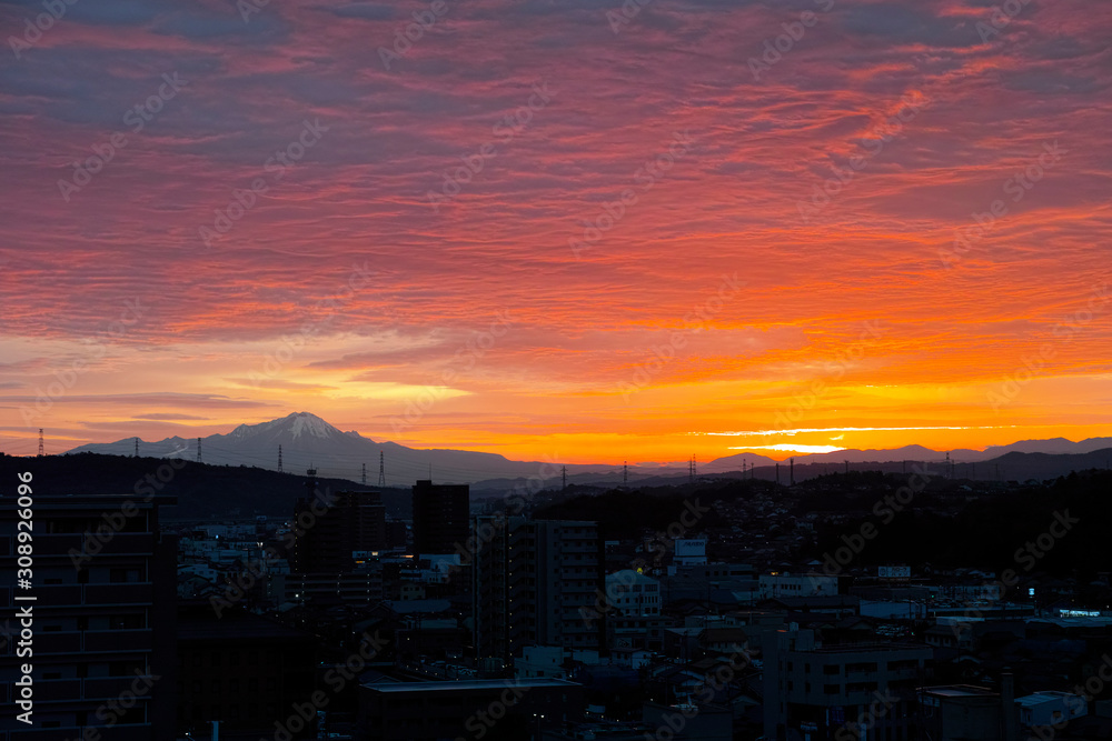 島根県松江市から見た出雲富士大山と朝焼け