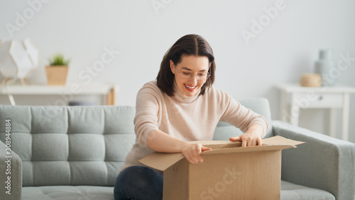 Canvas Print woman is holding cardboard box