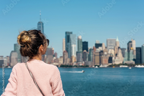 Photography Woman in pink sweater posing on the background of New York city
