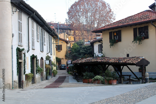 Resti storici di Milano sul Naviglio Grande