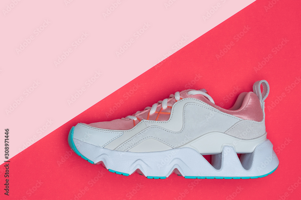 Hermoso calzado deportivo de mujer rosado Hermoso calzado deportivo de mujer rosado