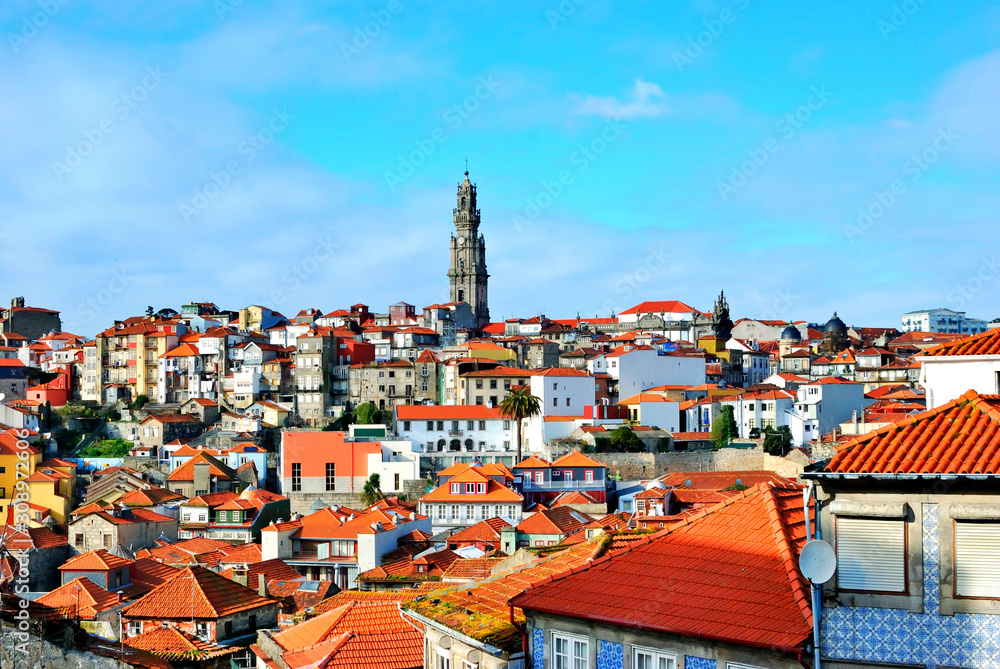 Obraz premium Porto, northwest of Portugal, at the mouth of the Douro River. Narrow cobblestone streets and towering bridges