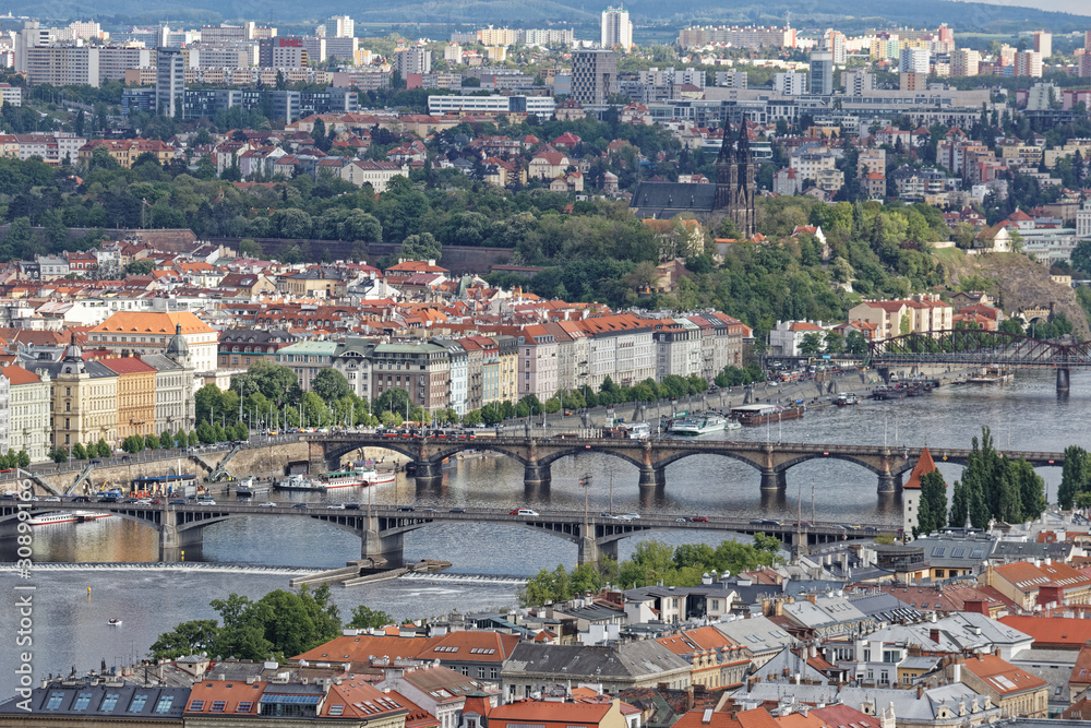 Fototapeta premium 展望台よりプラハの街風景 モルダウ川
