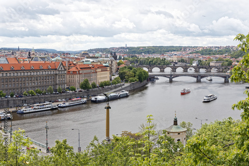 プラハの街並み　モルダウ川　巨大メトロノームからの景色 © EarthScape