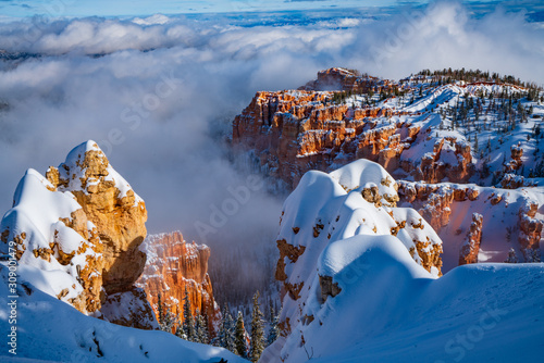 Fototapet Winter on Bryce Canyon From Rainbow Point