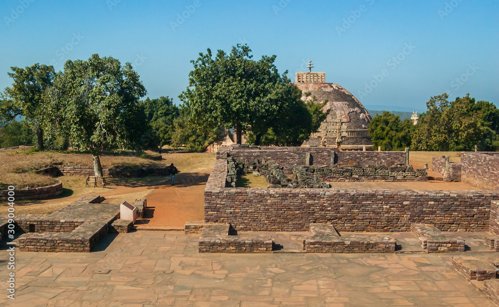 Sanchi Stupa is a Buddhist complex, famous for its Great Stupa, on a hilltop at Sanchi Town in Raisen District of the State of Madhya Pradesh, India. it is UNESCO World Heritage Site.