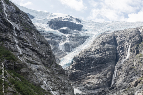 Wanderung zum Kjenndalsbreen Gletscher im Jostelalsbreen Nationalpark, Norwegen
