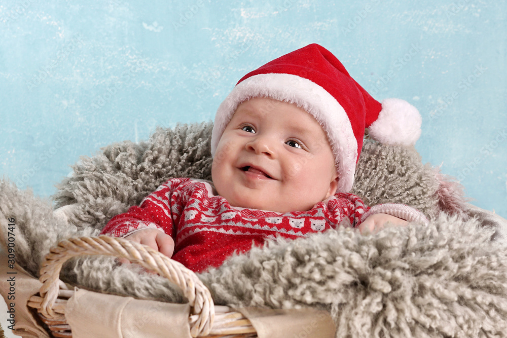 lachendes Baby mit Weihnachtsoutfit Stock-Foto | Adobe Stock