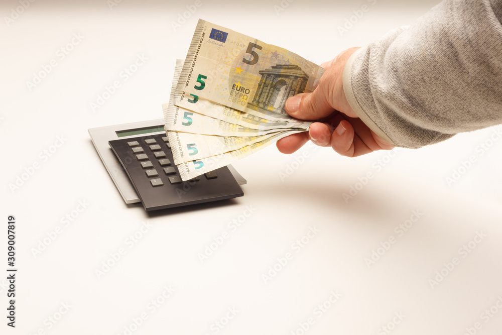 Calculando la finanzas, los beneficios y las pérdidas de la empresa; ajustando gastos para pagar los intereses bancarios; préstamos bancarios. Calculando la finanzas, los beneficios y las pérdidas de la empresa; ajustando gastos para pagar los intereses bancarios; préstamos bancarios.