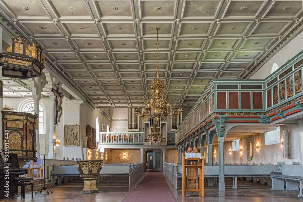 Obraz premium Innenraum der St.-Jürgen-Kirche in Heide; Holstein; Deutschland