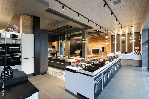 Tableau sur toile Brand new gas stoves in apliance store showroom