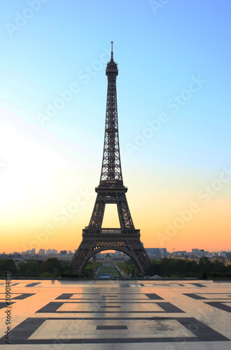 Sunrise Eiffeltower © LivMargrethe