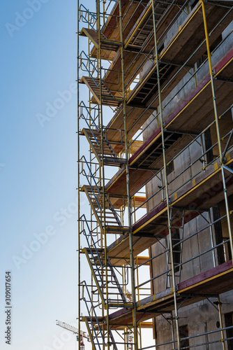 Scaffolding on a construction site, construction site and nice weather, no workers, blue sky, sunny day, scaffolding stairs © Ronny Rose