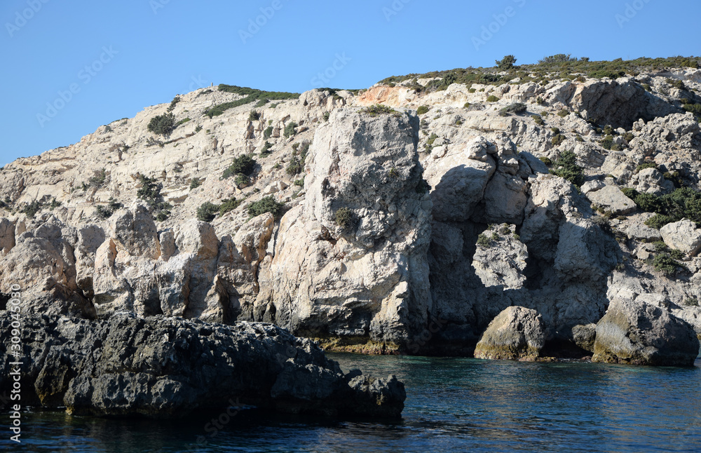 Felsentor an der Küste von Kalymnos