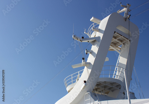 Antennas and communication devices of a cruise ship