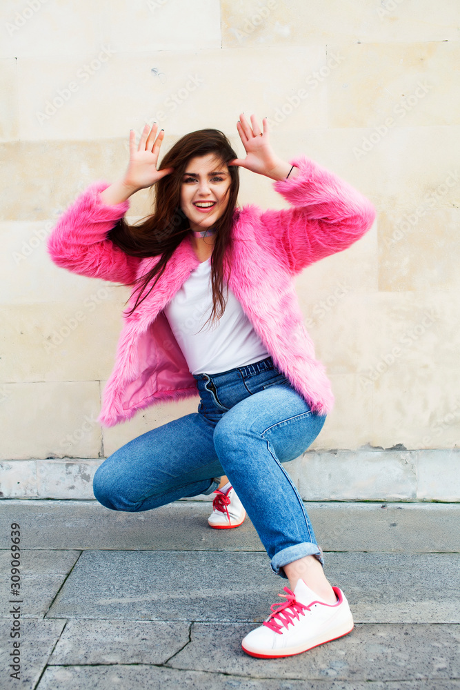 young pretty teenage brunette girl happy smiling outside, lifestyle people concept young pretty teenage brunette girl happy smiling outside, lifestyle people concept