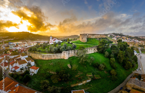 Schilderij op canvas Stunning aerial sunset panorama of the medieval castle with Moorish origins in T