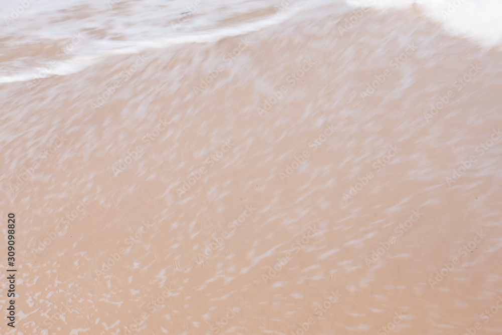 Fototapeta premium The sea and the waves on the sandy beach