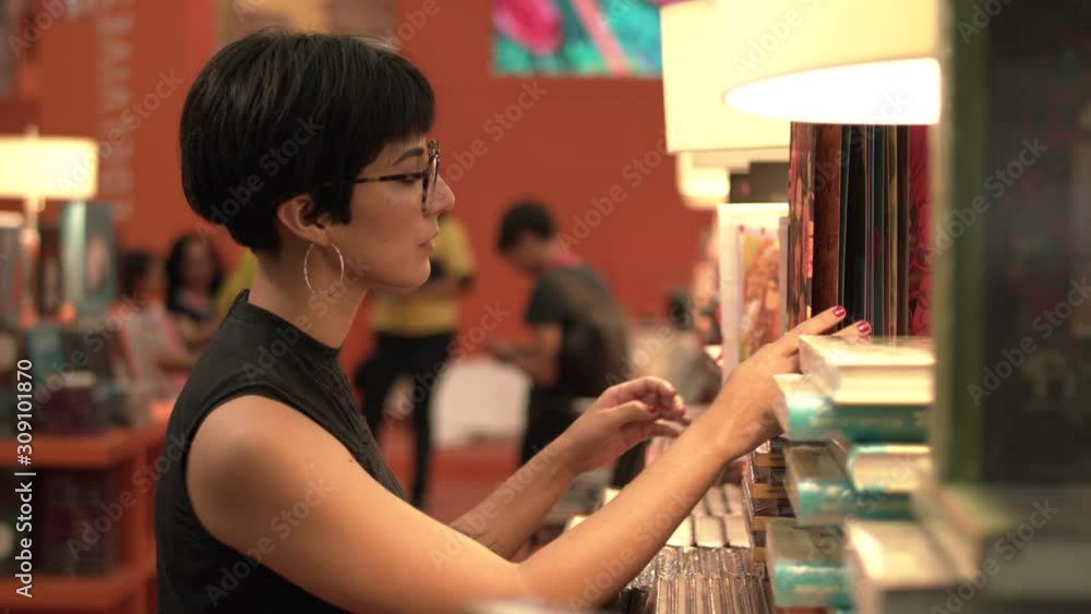 Mujer busqueda de libros Mujer busqueda de libros