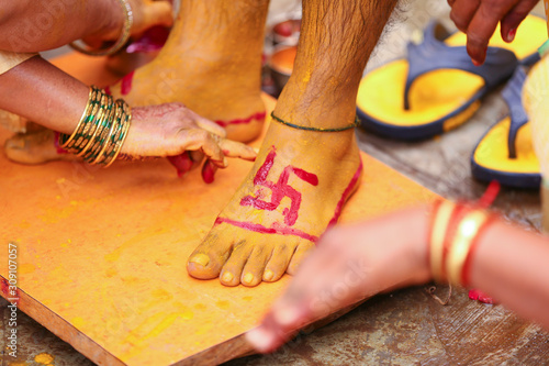 Indian Traditional Wedding: haldi ceremony 