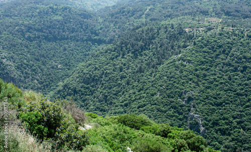 Lebanon mountain scenery © Erich