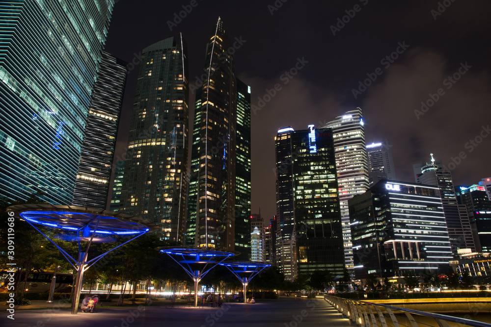 Obraz premium Sky towers in Singapore at night