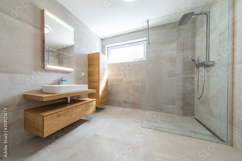 Photographie modern bathroom in new build house