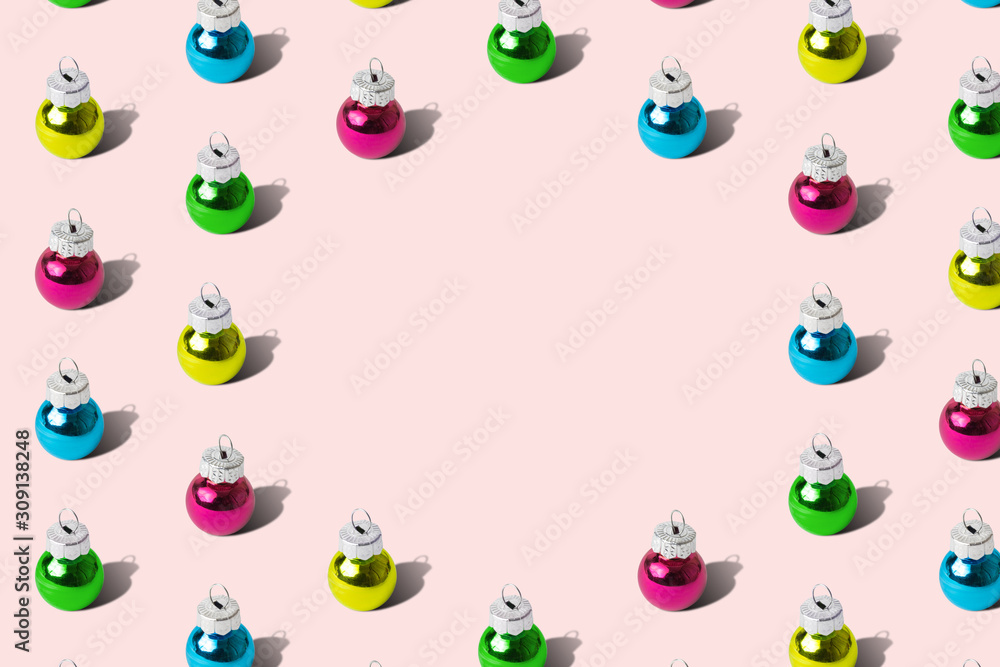 Obraz premium Colorful baubles Christmas decoration pattern on pastel background minimal creative holiday concept. Space for copy.
