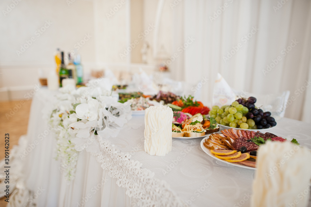 Fototapeta premium Beautiful wedding set decoration in the restaurant. Candles and flowers.