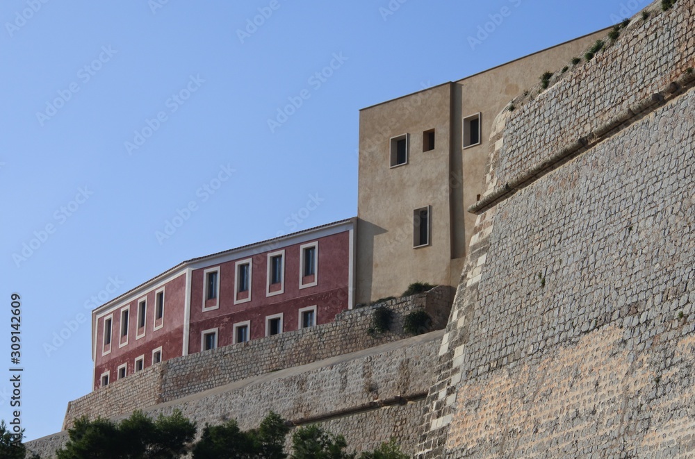 Blick von der Baluard de Sant Bernat auf die Altstadt - Dalt Vila - von Ibiza