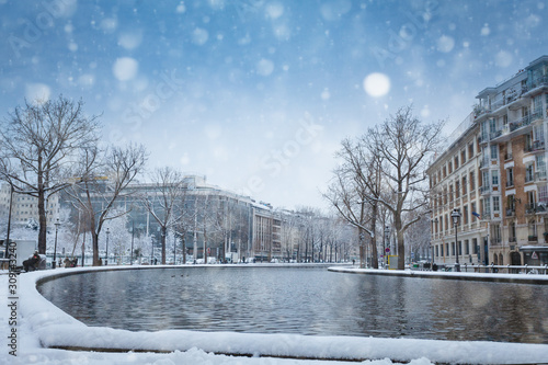 Photos Snow covered Bassin de la Villette in Paris