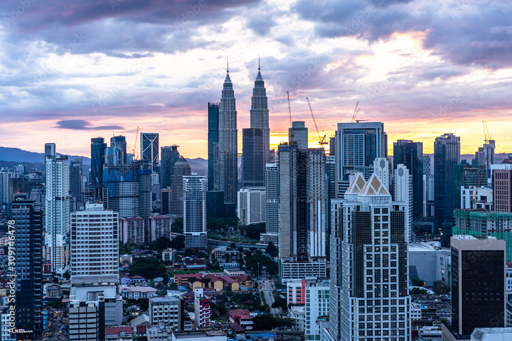 Fototapeta premium city skyline in kuala lumpur
