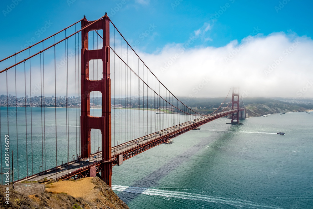 Obraz premium Golden Gate Bridge in San Francisco, California, USA 