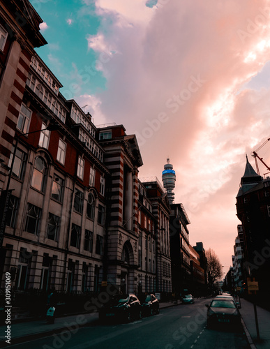 Londoner Straße bei Sonnenuntergang mit Fernsehturm photo