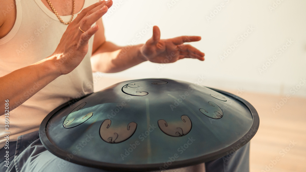 Emotie had het niet door naast Close up of man hands playing hang drum indoors. Unusual music instrument.  Stock Photo | Adobe Stock