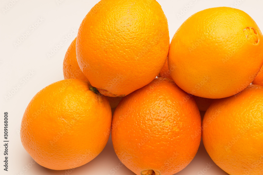 Naranja fruta de invierno, llena de vitaminas C, ideal para tomar en zumos, es dulce con un cierto toque ácido Naranja fruta de invierno, llena de vitaminas C, ideal para tomar en zumos, es dulce con un cierto toque ácido