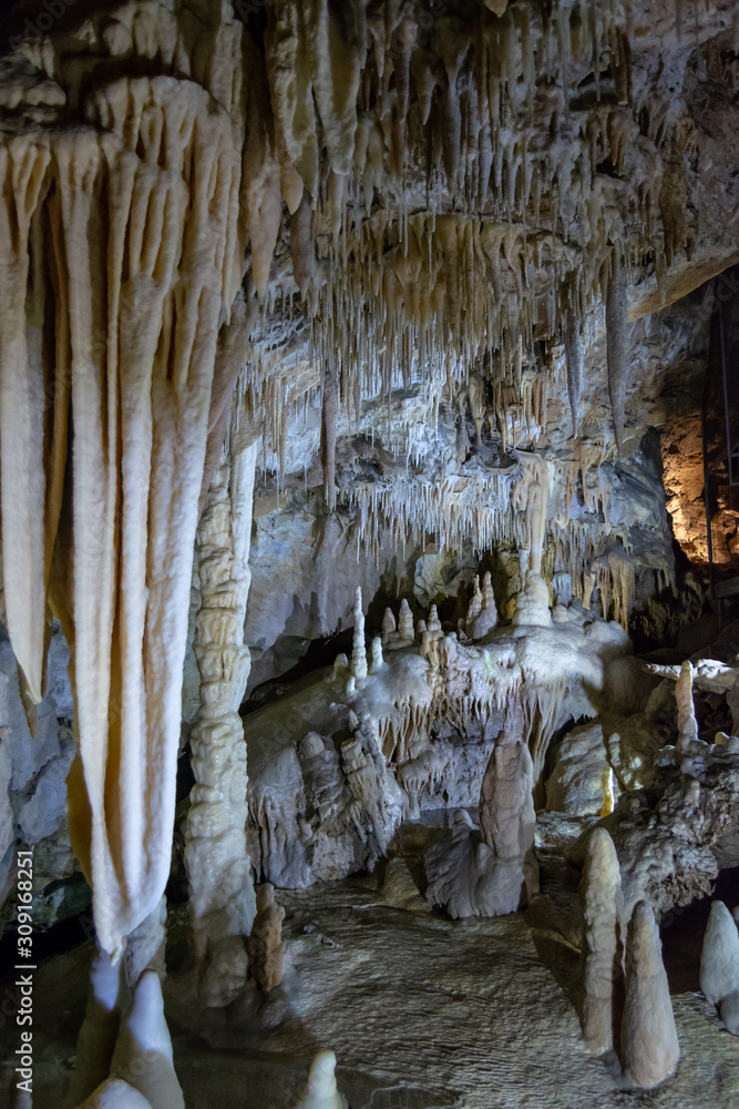 Cueva natural. Grotte des Canalettes
