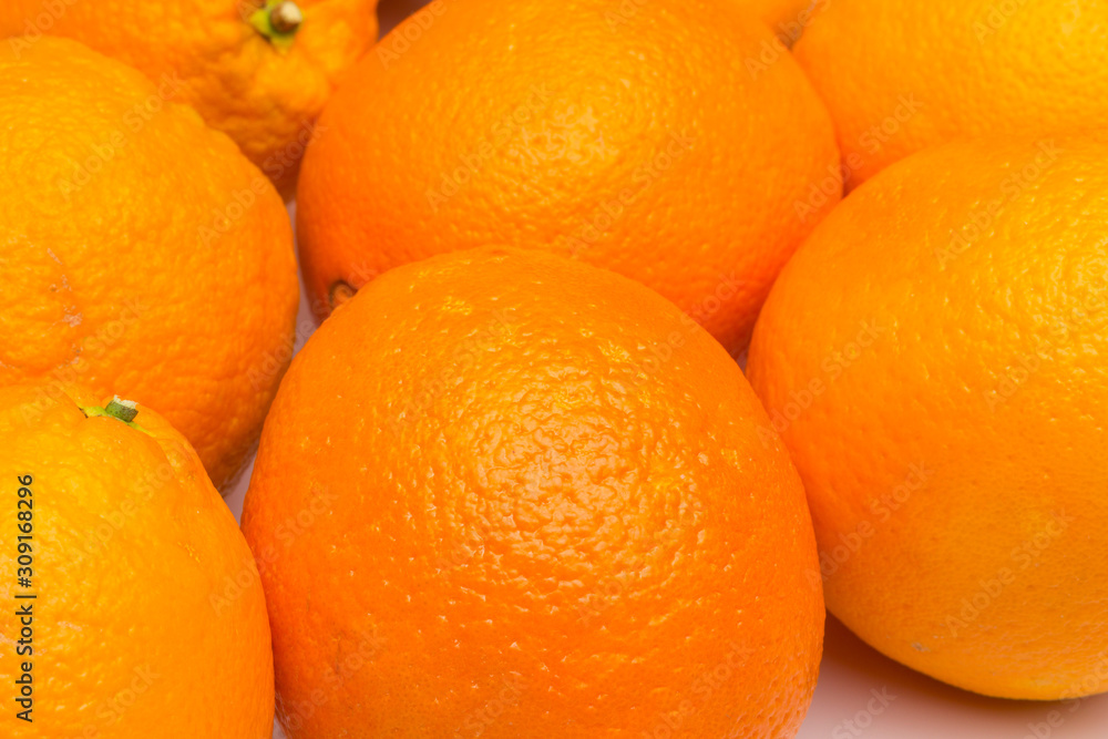 Naranja fruta de invierno, llena de vitaminas C, ideal para tomar en zumos, es dulce con un cierto toque ácido Naranja fruta de invierno, llena de vitaminas C, ideal para tomar en zumos, es dulce con un cierto toque ácido