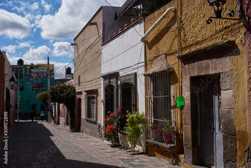 Fototapeta Naklejka Na Ścianę i Meble -  Streets of Santiago de Queretaro