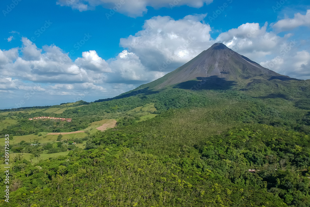 Naklejka premium volcano in Costa Rica